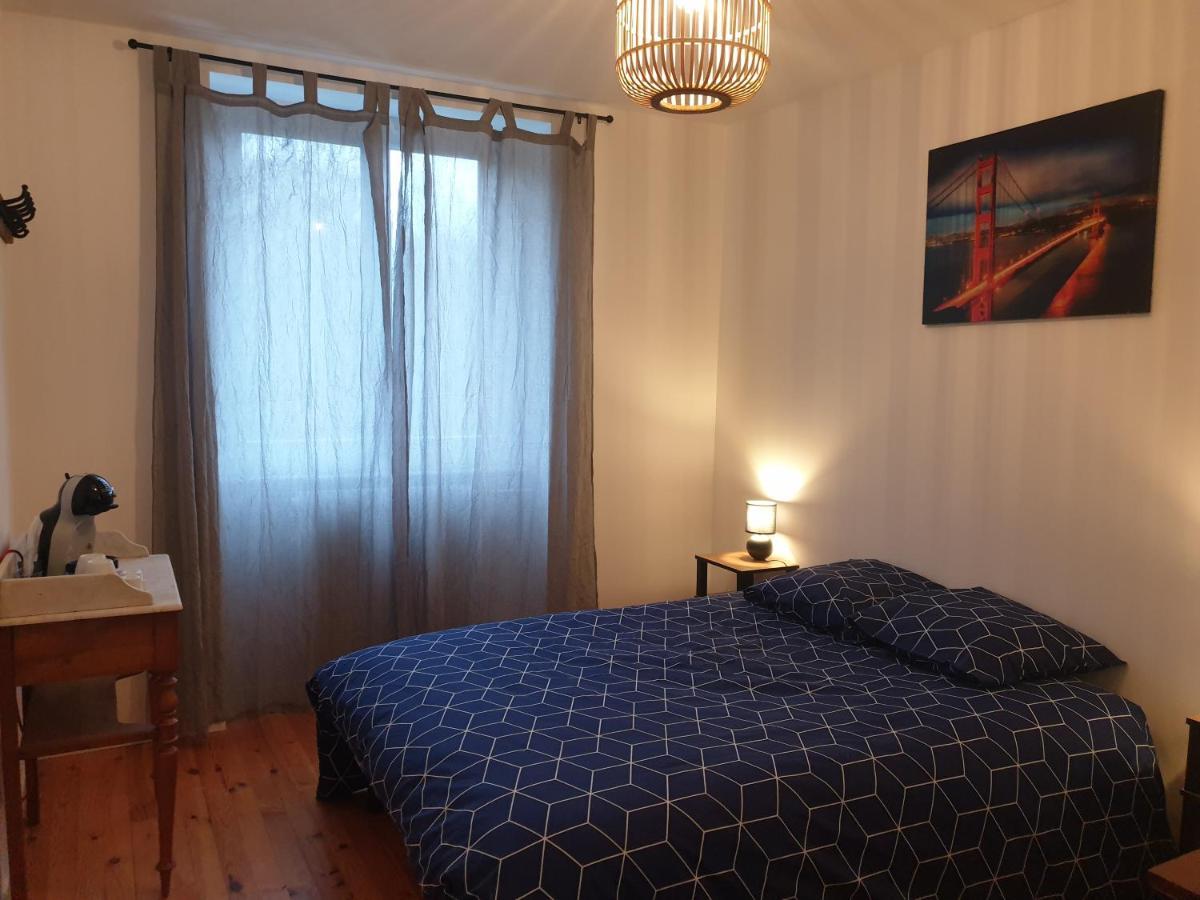Bed and Breakfast Sas Road Runner Cafe Egliseneuve-d'Entraigues Экстерьер фото