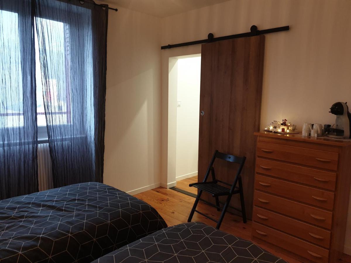 Bed and Breakfast Sas Road Runner Cafe Egliseneuve-d'Entraigues Экстерьер фото