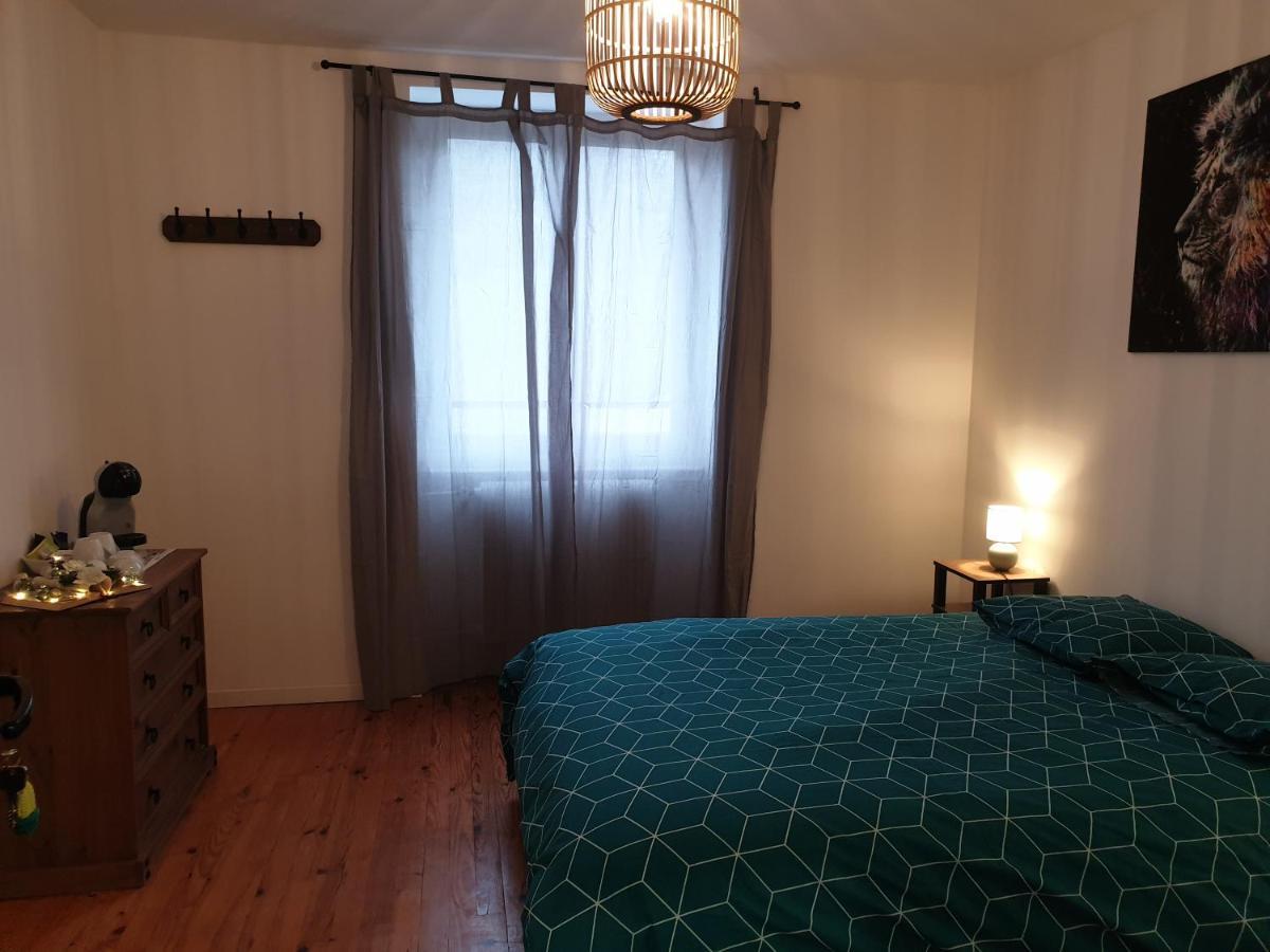Bed and Breakfast Sas Road Runner Cafe Egliseneuve-d'Entraigues Экстерьер фото